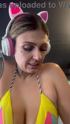 Salty pussy and tight ass in public gym near Copacabana porn video